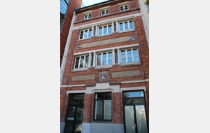 Ancien Immeuble des Bains d'ouche dans le quartier du marais