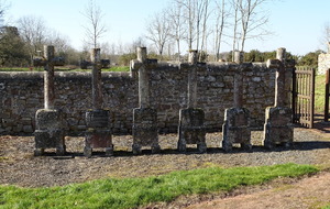 Tombes autour de l'église Saint Quentin