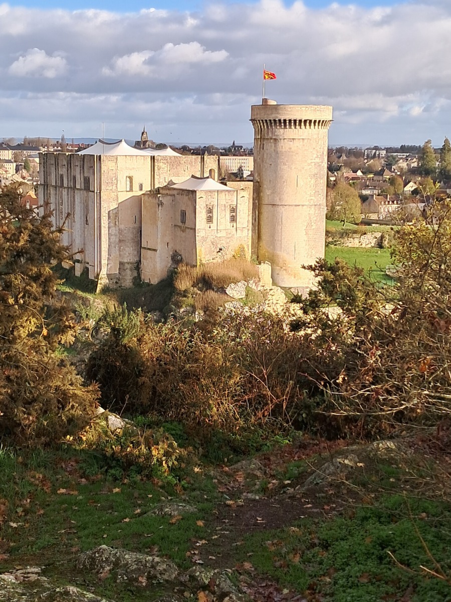 FALAISE en passant dans le Mont Myrrha
