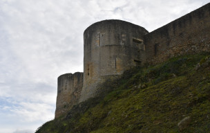FALAISE en passant dans le Mont Myrrha